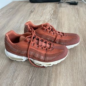 Size US 10 Air Max 95s coral/pink colour